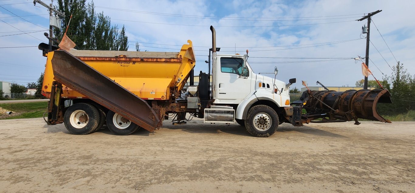 2009 Sterling L8500 T/A Snow Plow Truck