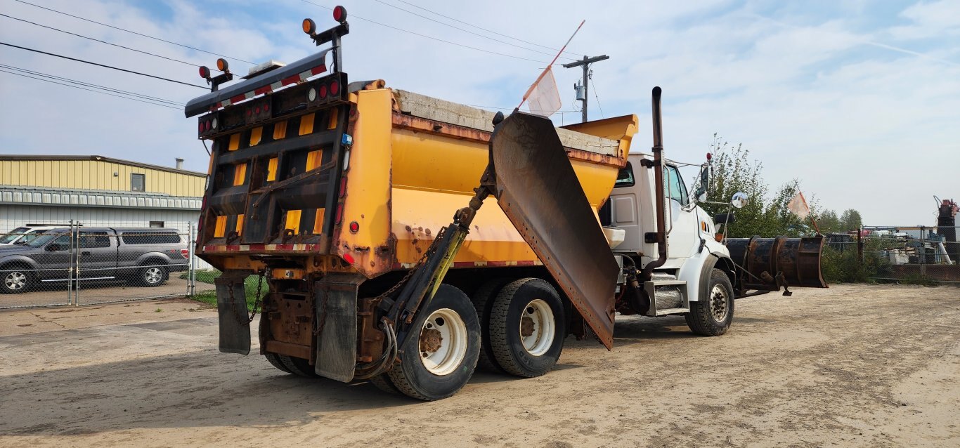 2009 Sterling L8500 T/A Snow Plow Truck