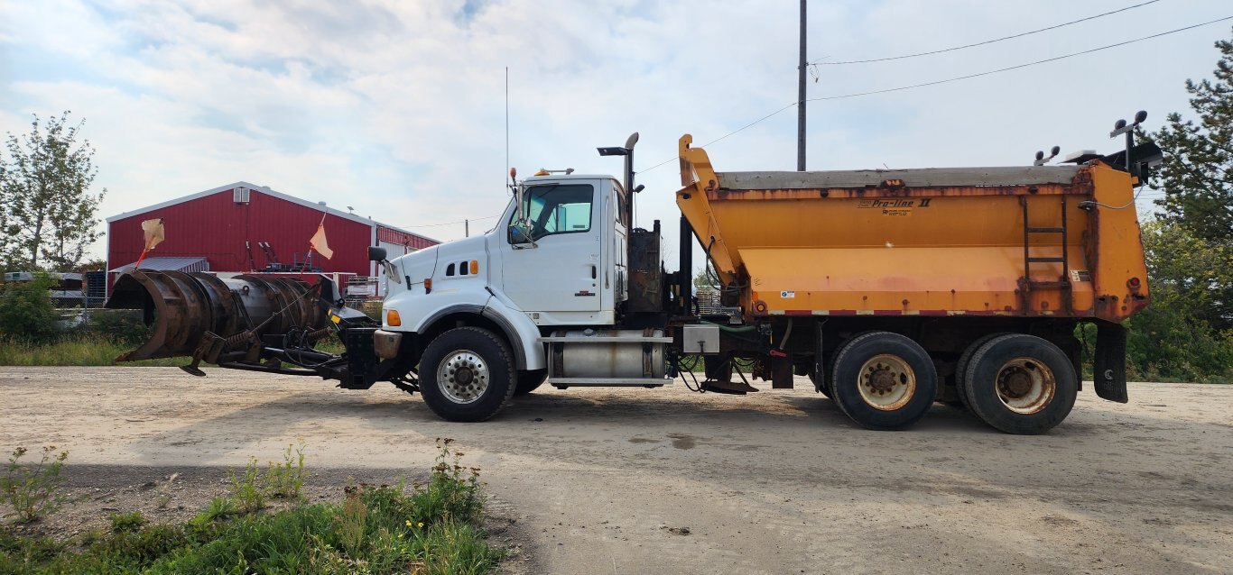 2009 Sterling L8500 T/A Snow Plow Truck