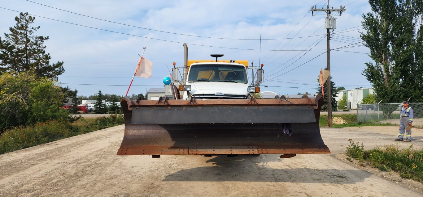 2009 Sterling L8500 T/A Snow Plow Truck