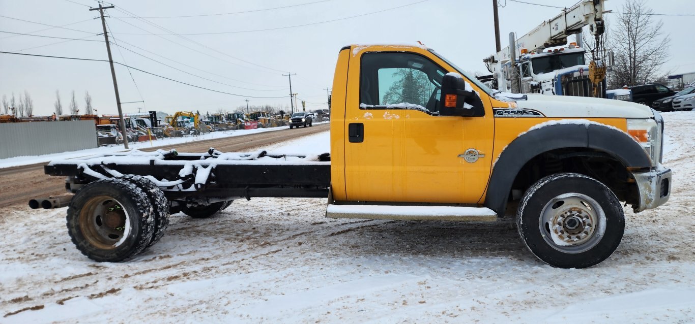 2011 Ford F 550 Super Duty 4x4 S/A Cab and Chassis