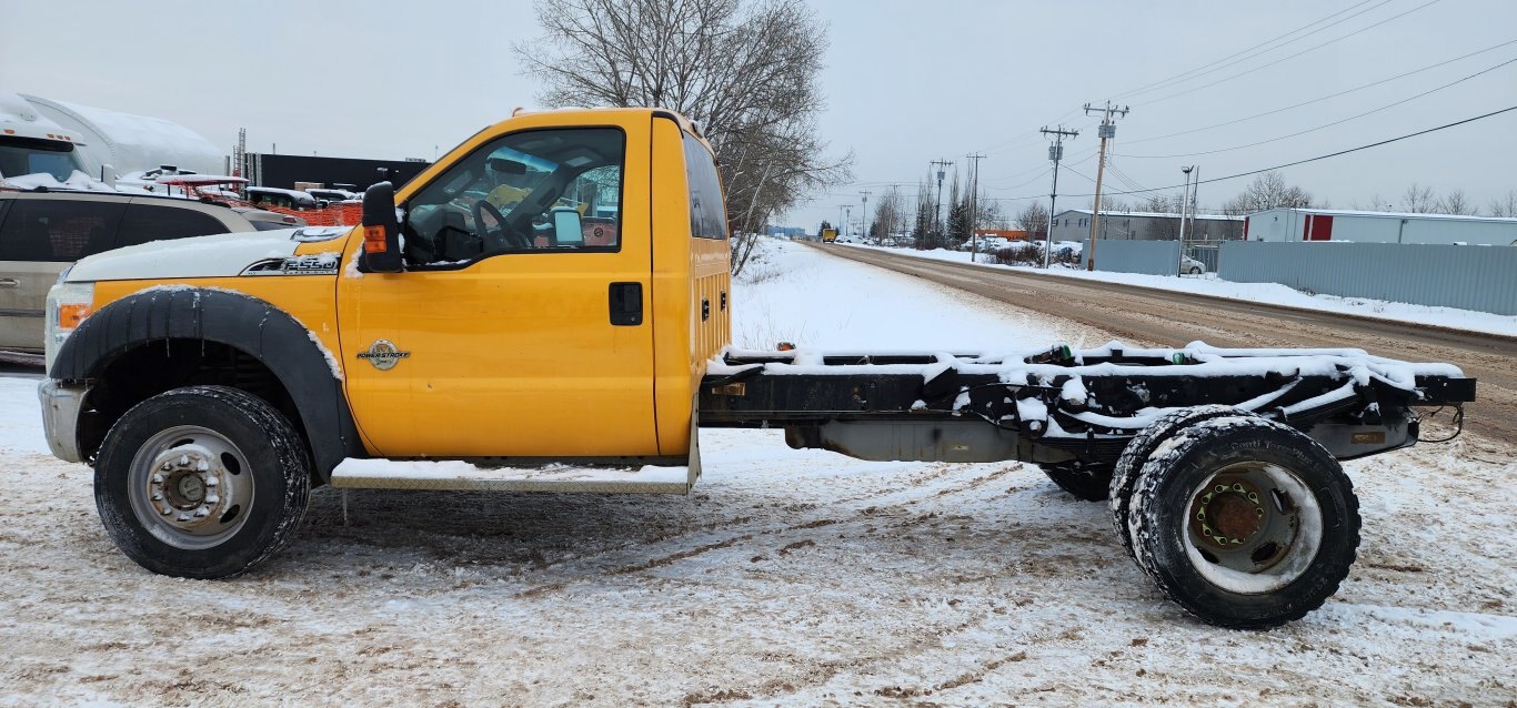 2011 Ford F 550 Super Duty 4x4 S/A Cab and Chassis