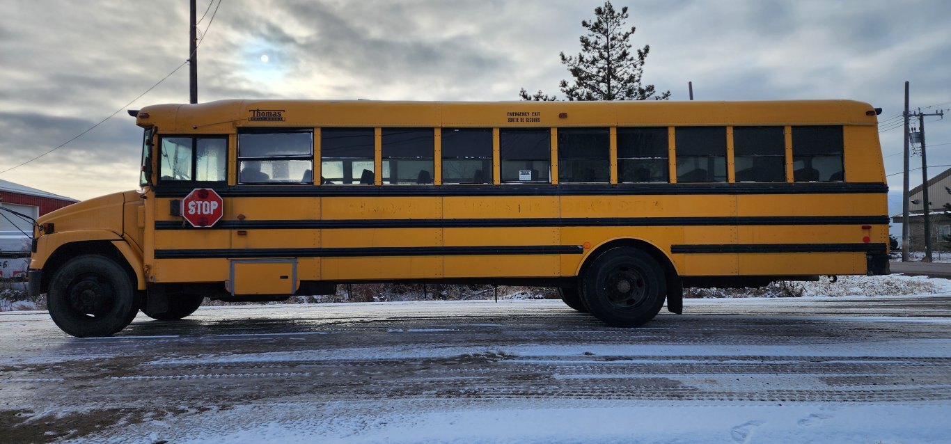 2003 Freightliner Thomas 66 Passenger Bus