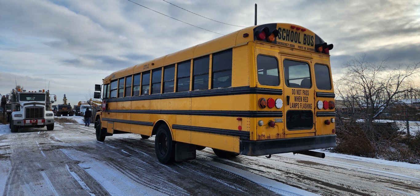 2003 Freightliner Thomas 66 Passenger Bus