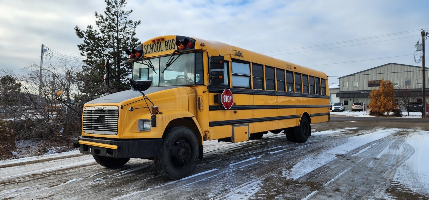 2003 Freightliner Thomas 66 Passenger Bus