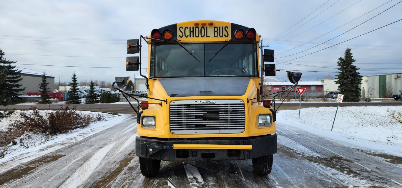 2003 Freightliner Thomas 66 Passenger Bus