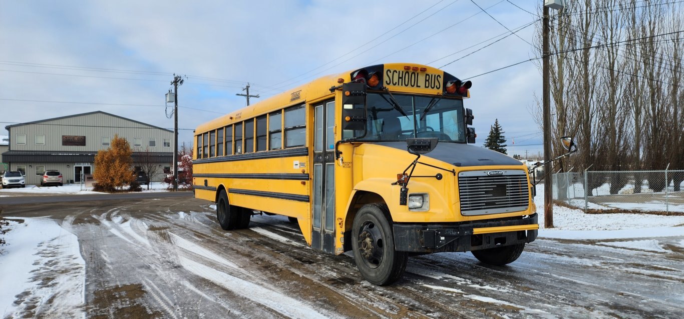 2003 Freightliner Thomas 66 Passenger Bus