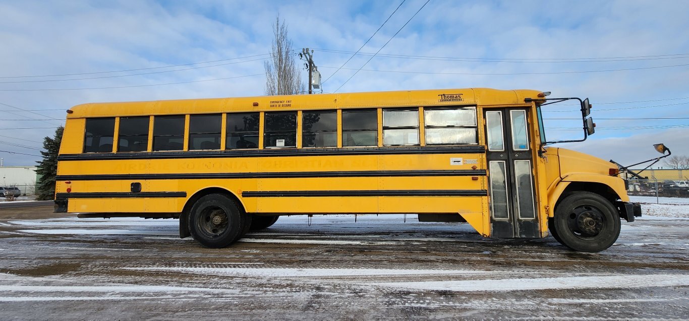 2003 Freightliner Thomas 66 Passenger Bus