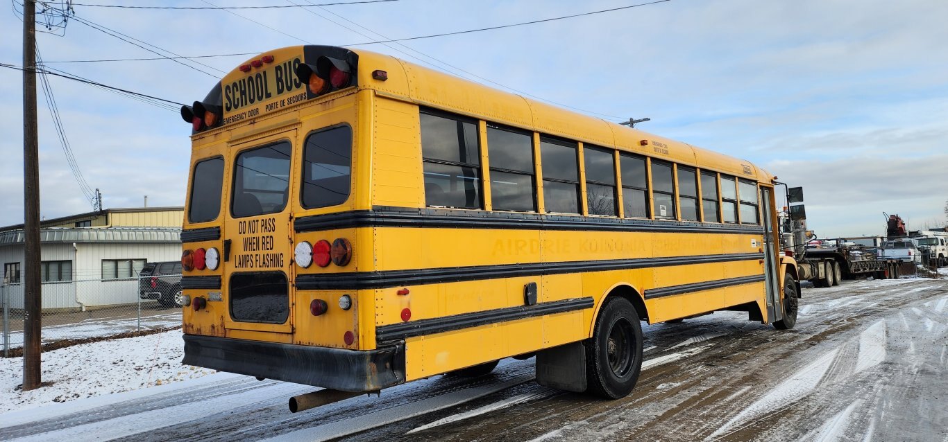 2003 Freightliner Thomas 66 Passenger Bus