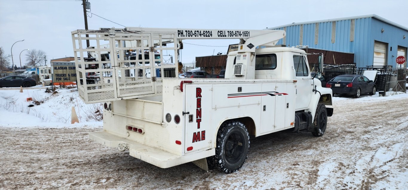 1979 International 1724 Bucket Truck