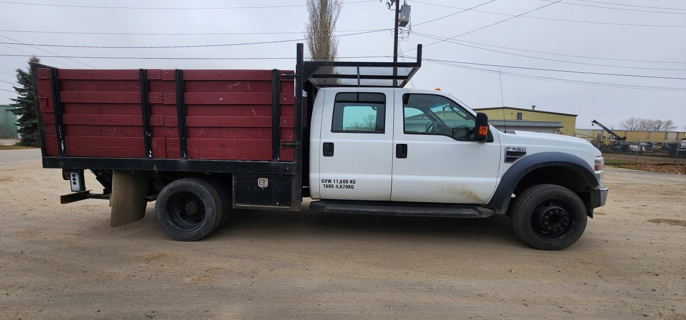 2008 Ford F 550 XLT Crew Cab Flatbed Truck