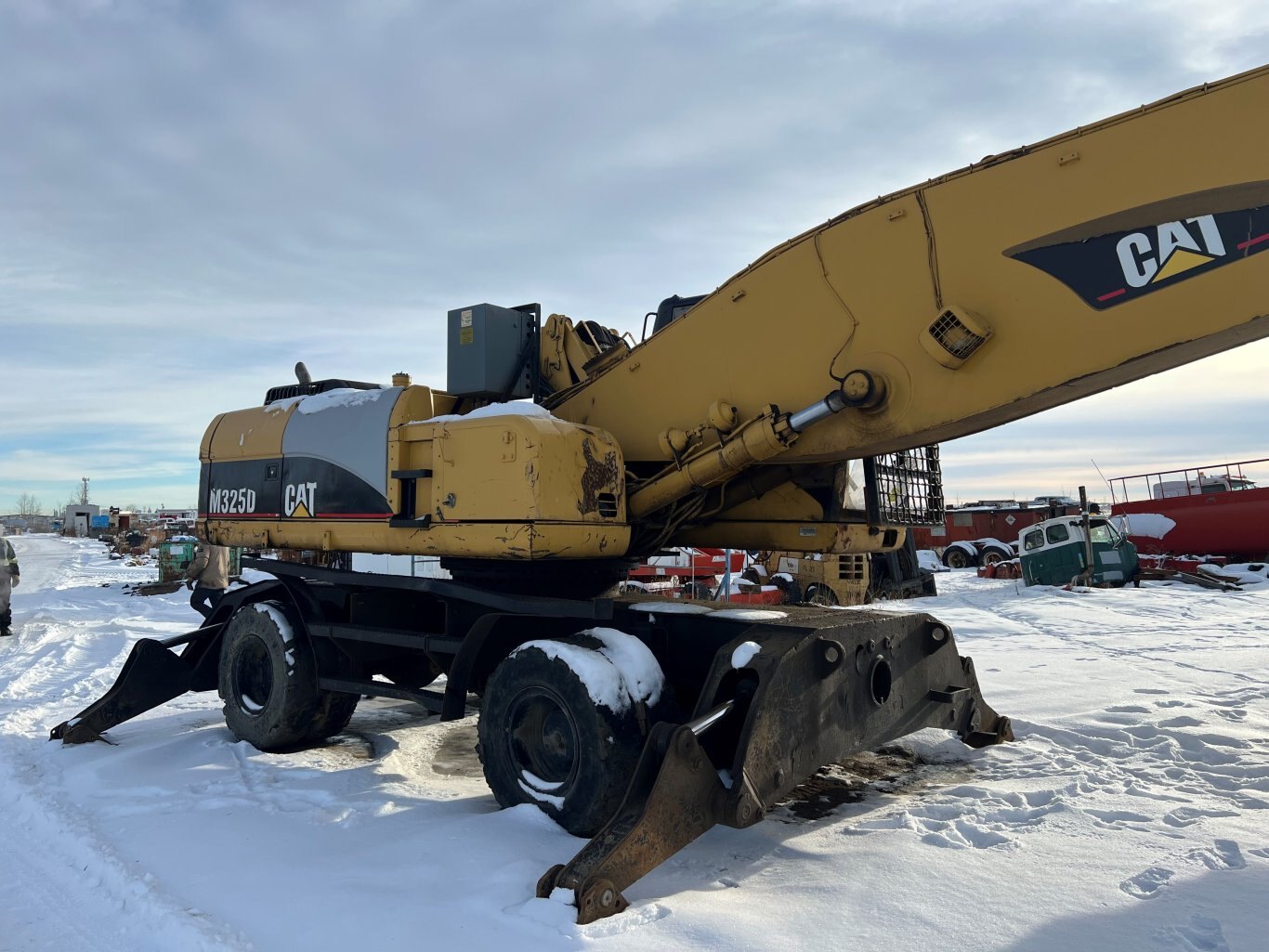 2006 Cat M325D Wheel Material Handler