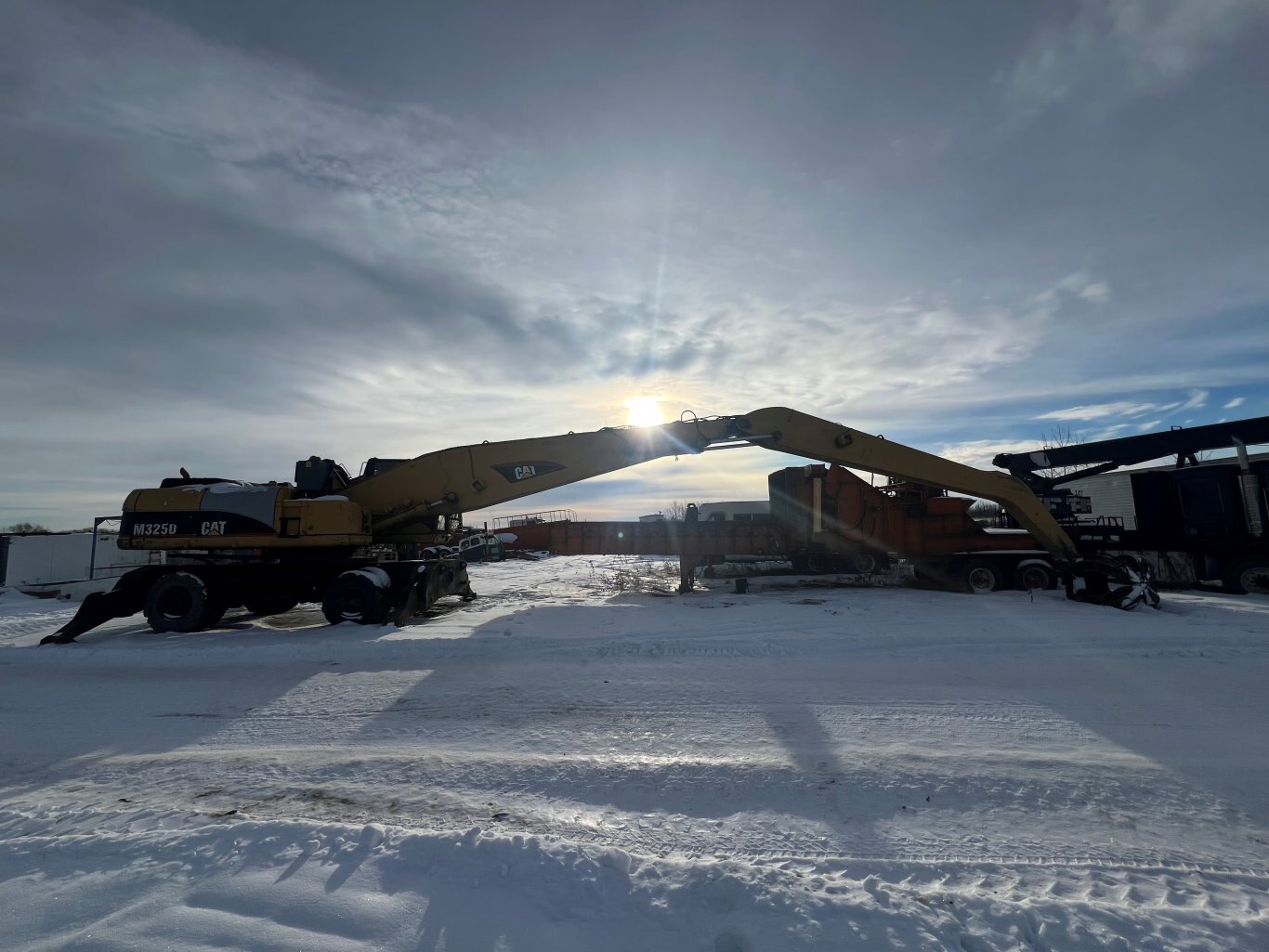 2006 Cat M325D Wheel Material Handler