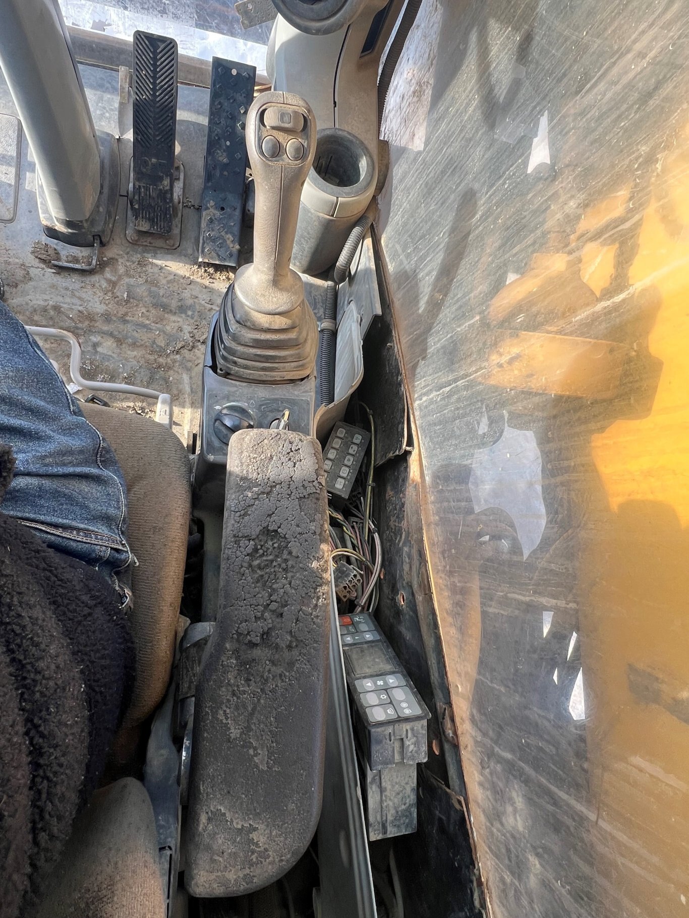 2006 Cat M325D Wheel Material Handler