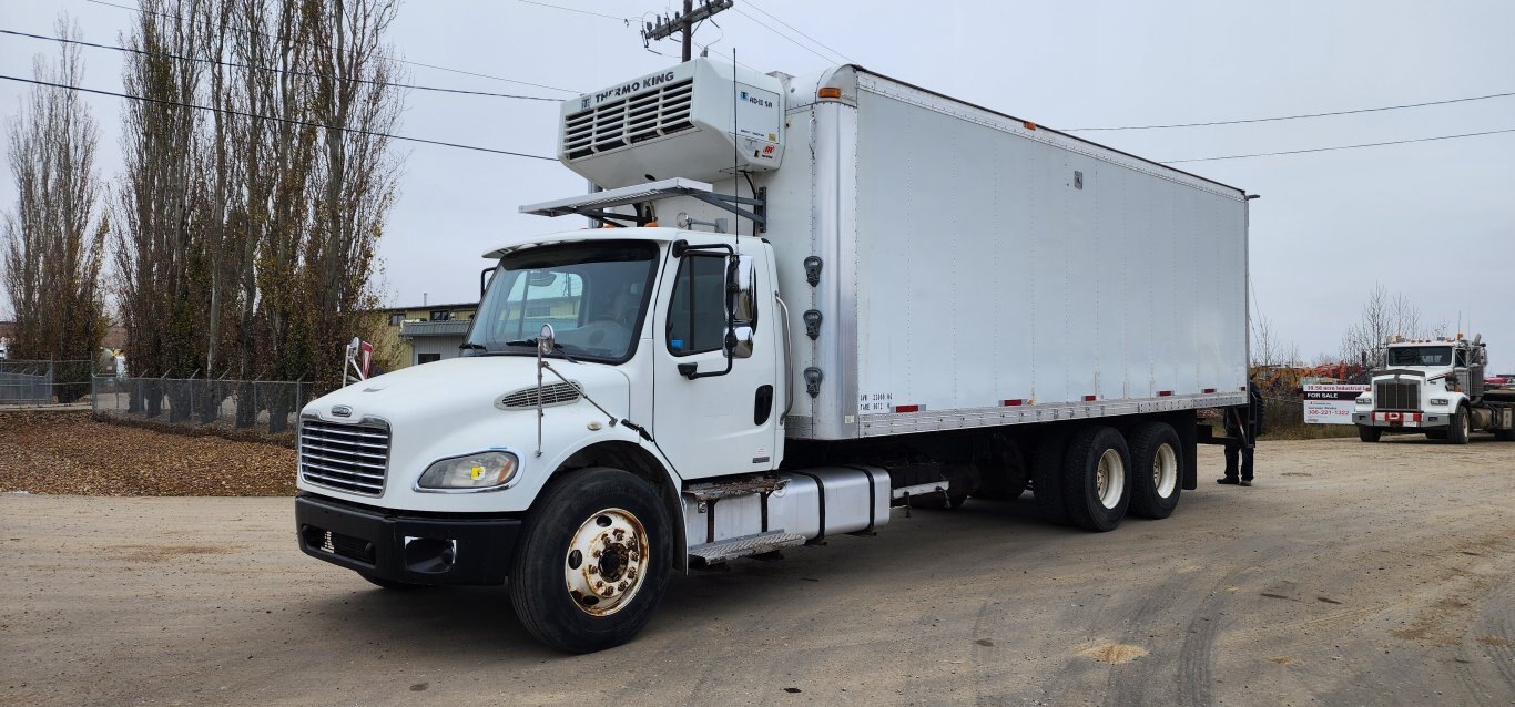 2005 Freightliner M2 106 T/A Refigerated Truck