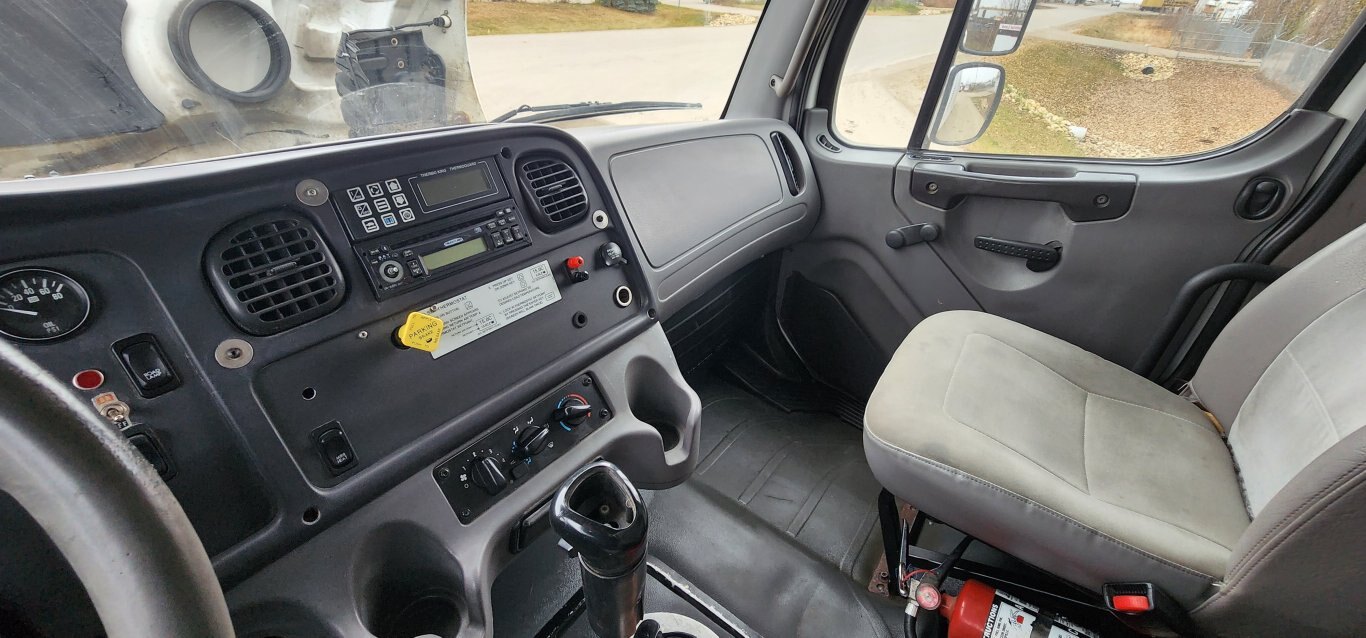 2005 Freightliner M2 106 T/A Refigerated Truck