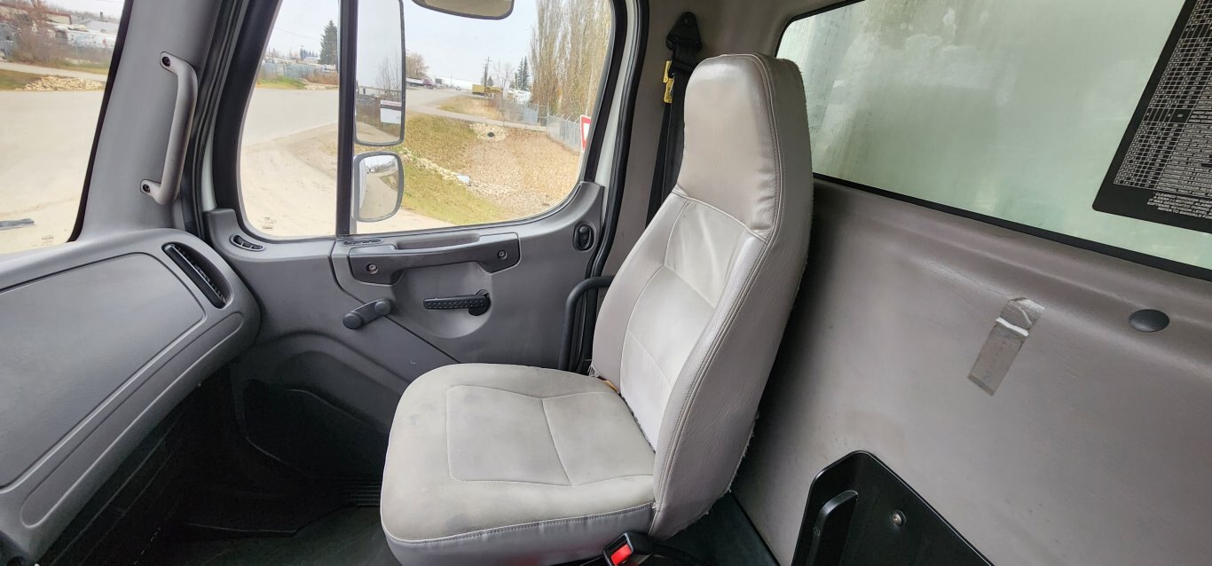 2005 Freightliner M2 106 T/A Refigerated Truck