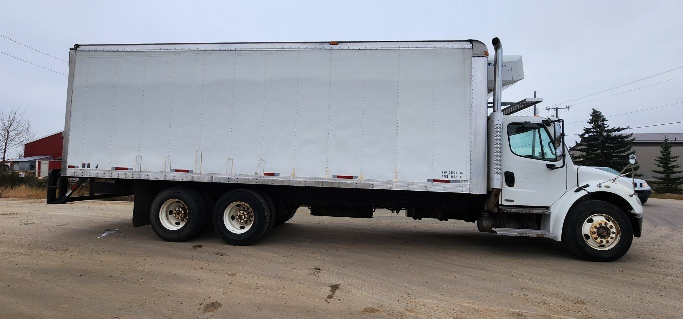 2005 Freightliner M2 106 T/A Refigerated Truck