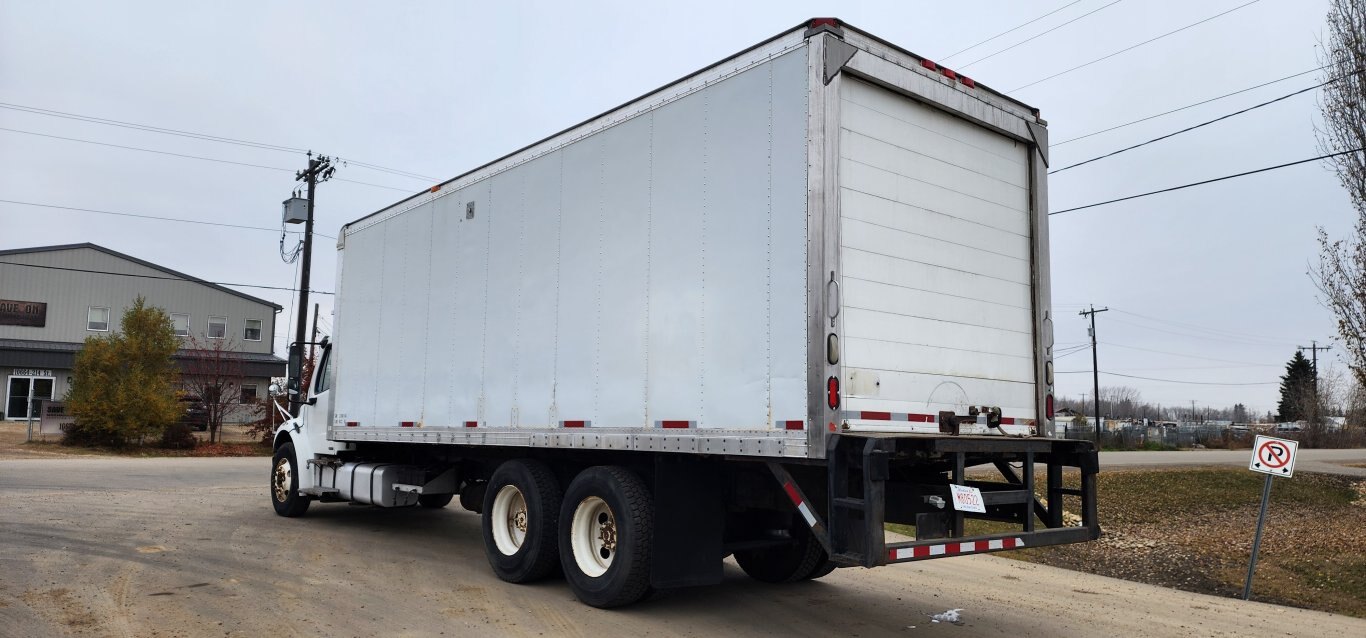 2005 Freightliner M2 106 T/A Refigerated Truck
