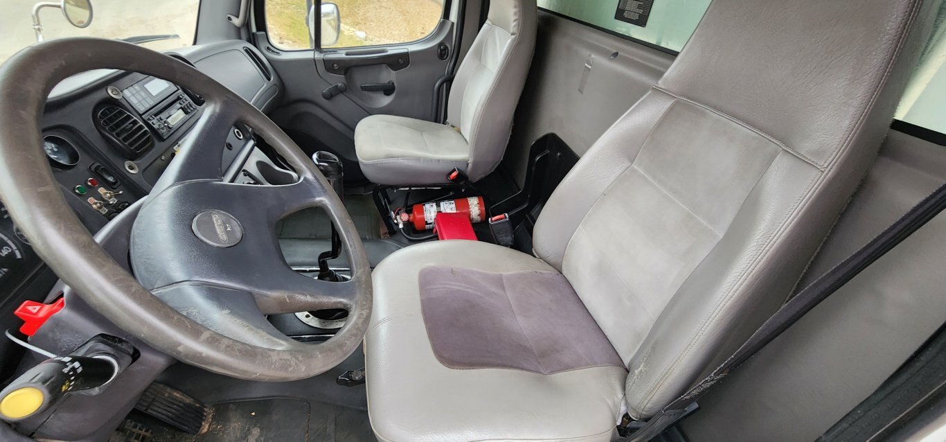 2005 Freightliner M2 106 T/A Refigerated Truck