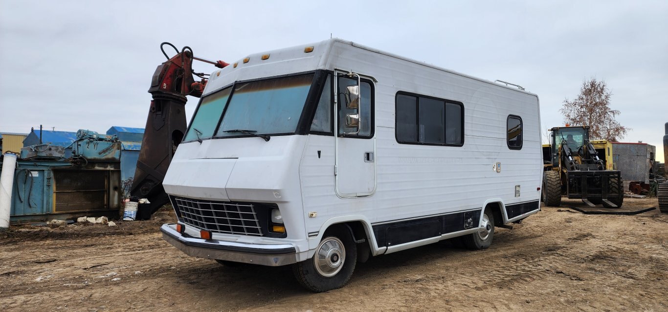1984 Chevrolet P30 Winnebago Motor Home Office Conversion