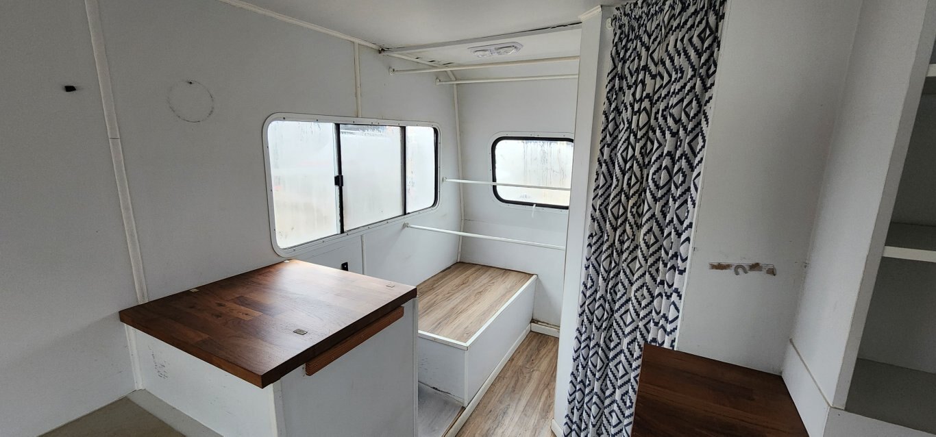 1984 Chevrolet P30 Winnebago Motor Home Office Conversion