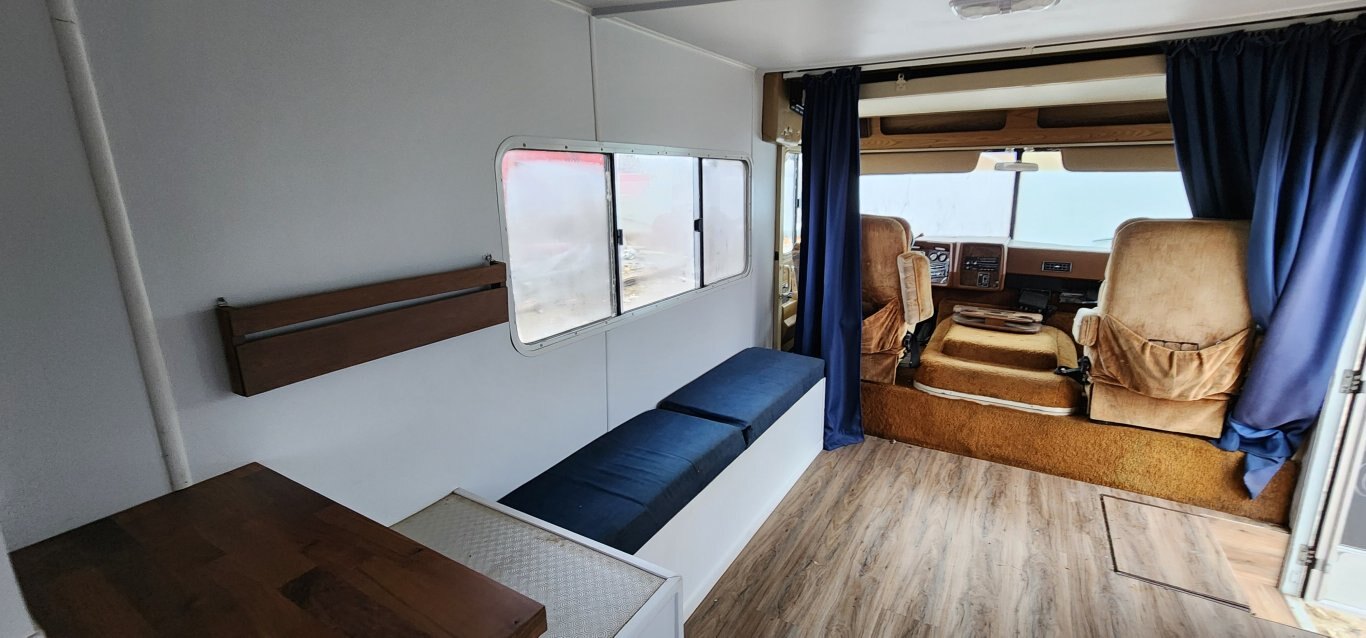 1984 Chevrolet P30 Winnebago Motor Home Office Conversion