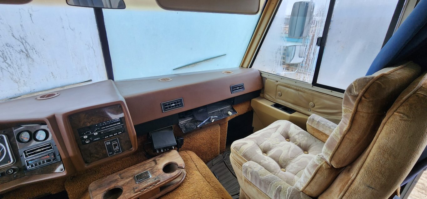1984 Chevrolet P30 Winnebago Motor Home Office Conversion