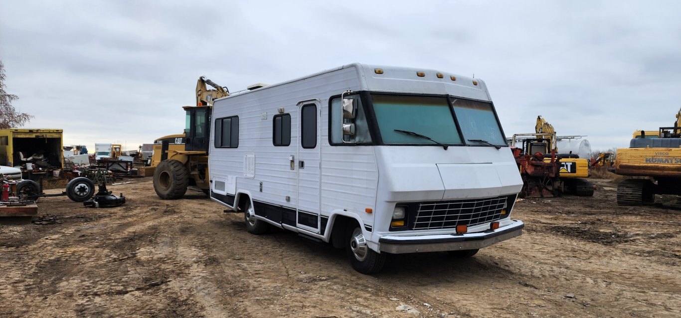 1984 Chevrolet P30 Winnebago Motor Home Office Conversion
