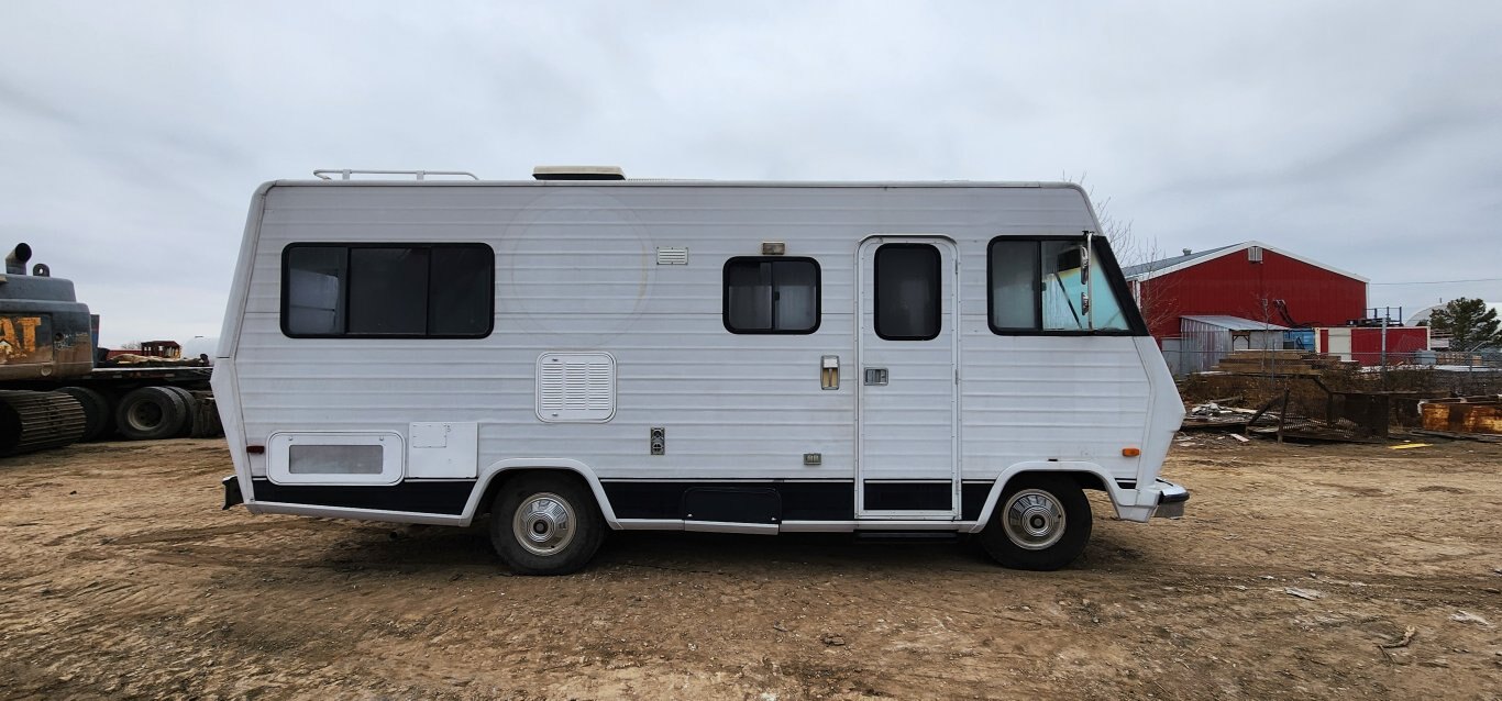 1984 Chevrolet P30 Winnebago Motor Home Office Conversion