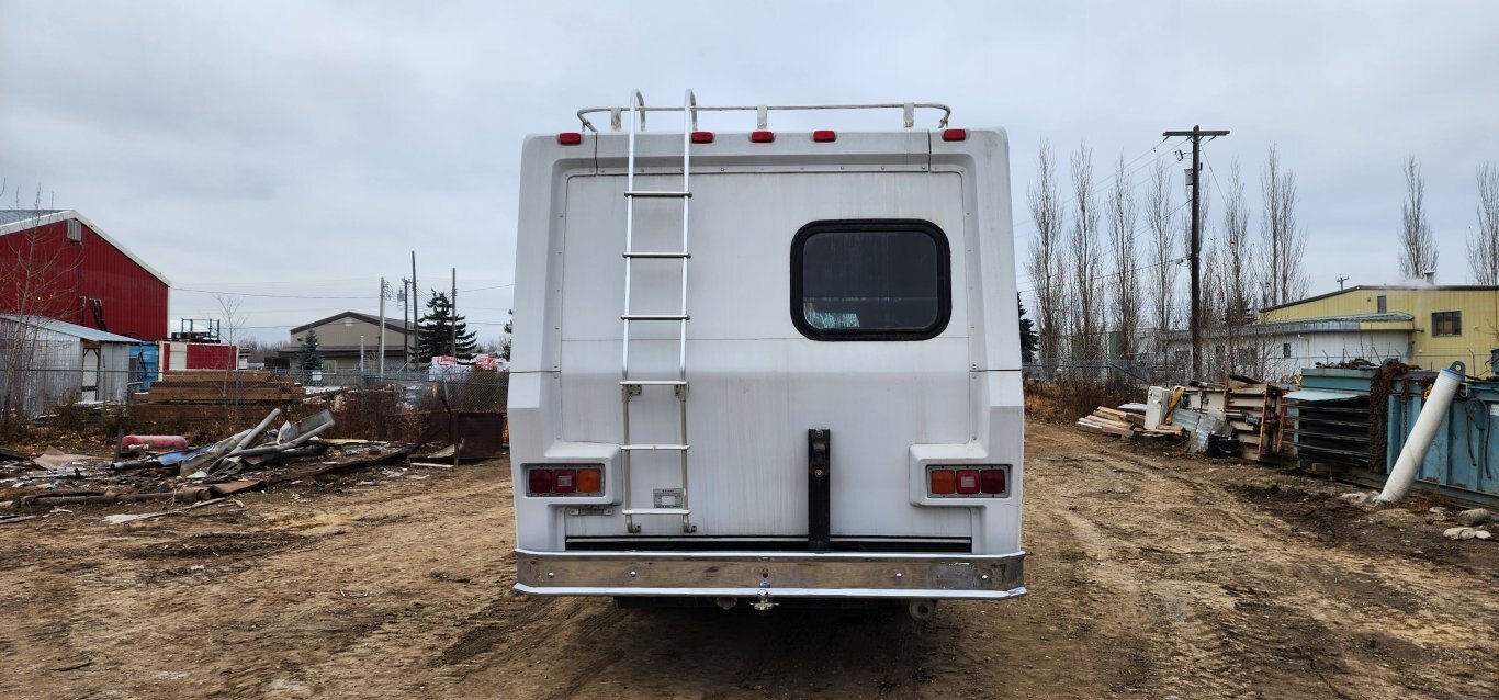 1984 Chevrolet P30 Winnebago Motor Home Office Conversion