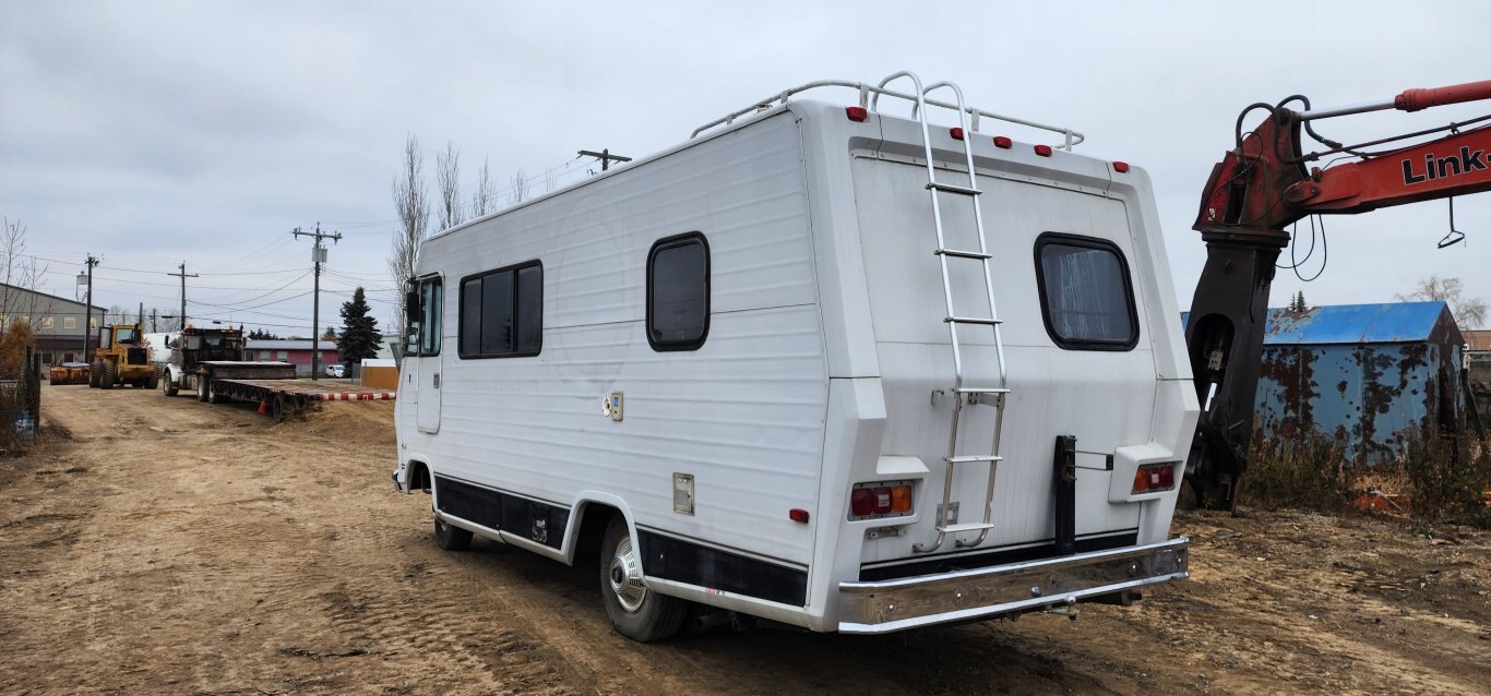 1984 Chevrolet P30 Winnebago Motor Home Office Conversion