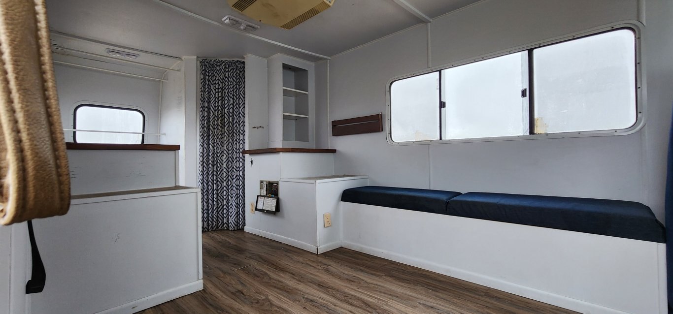 1984 Chevrolet P30 Winnebago Motor Home Office Conversion