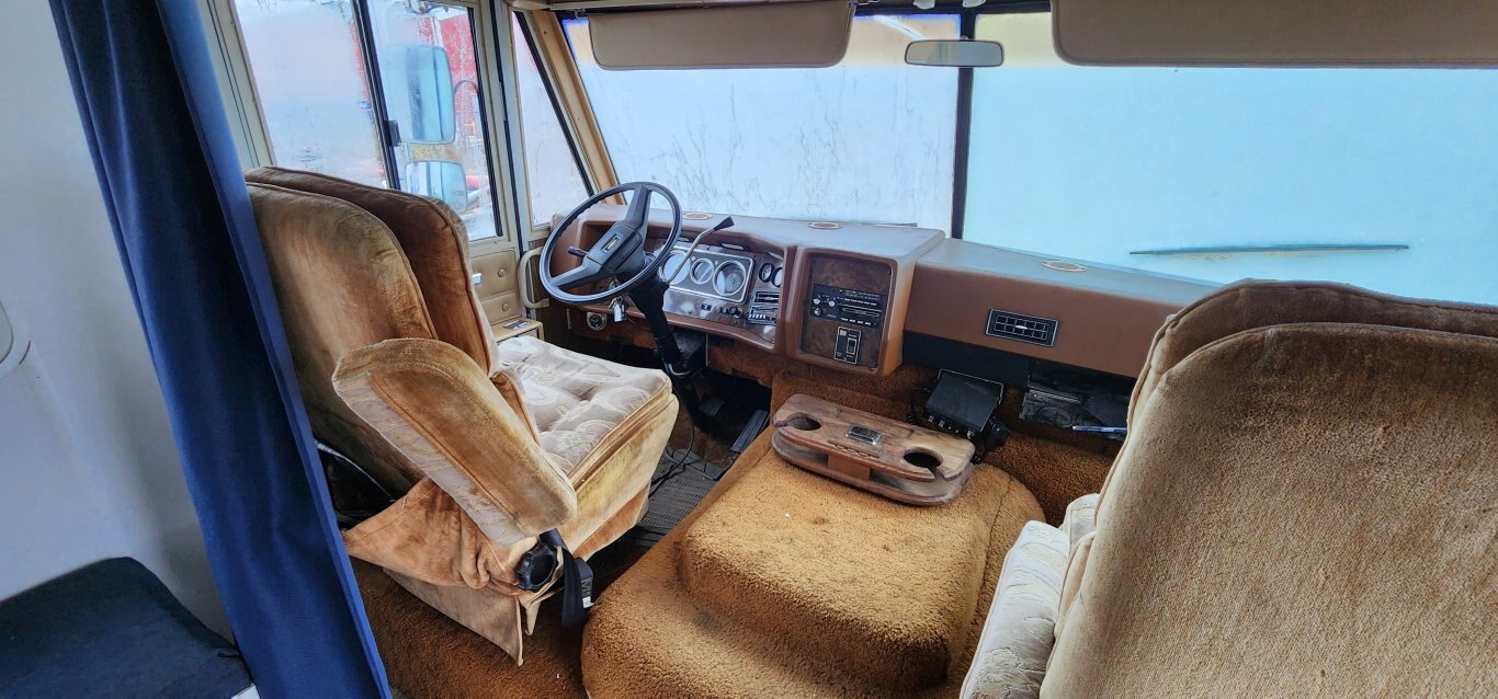 1984 Chevrolet P30 Winnebago Motor Home Office Conversion