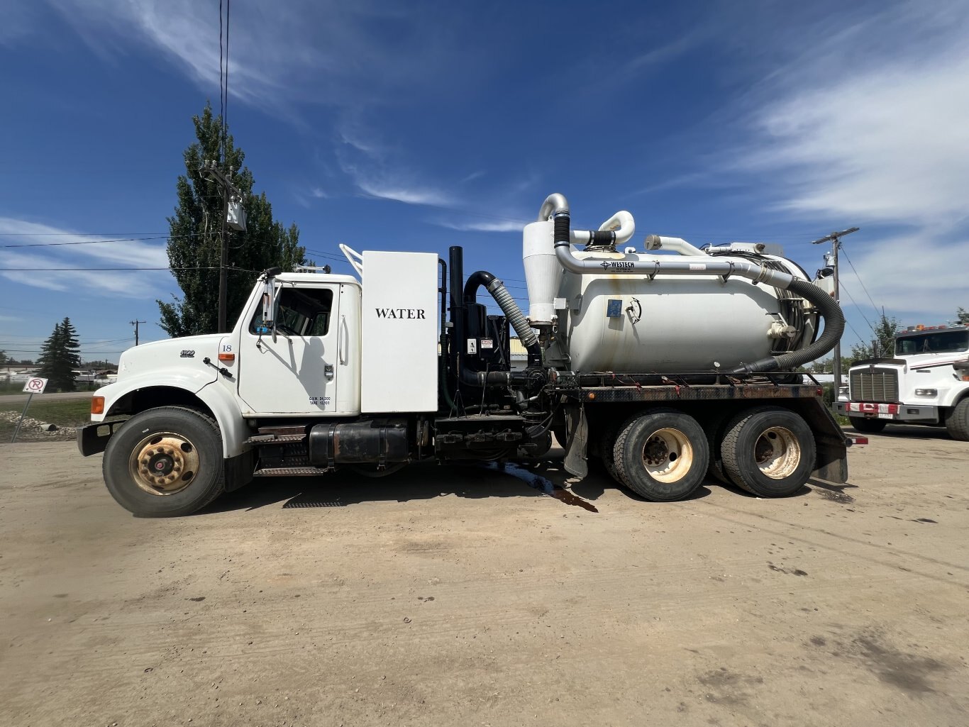 2001 International F4900 6x4 Vacuum Tanker Truck w/ 2008 Westech