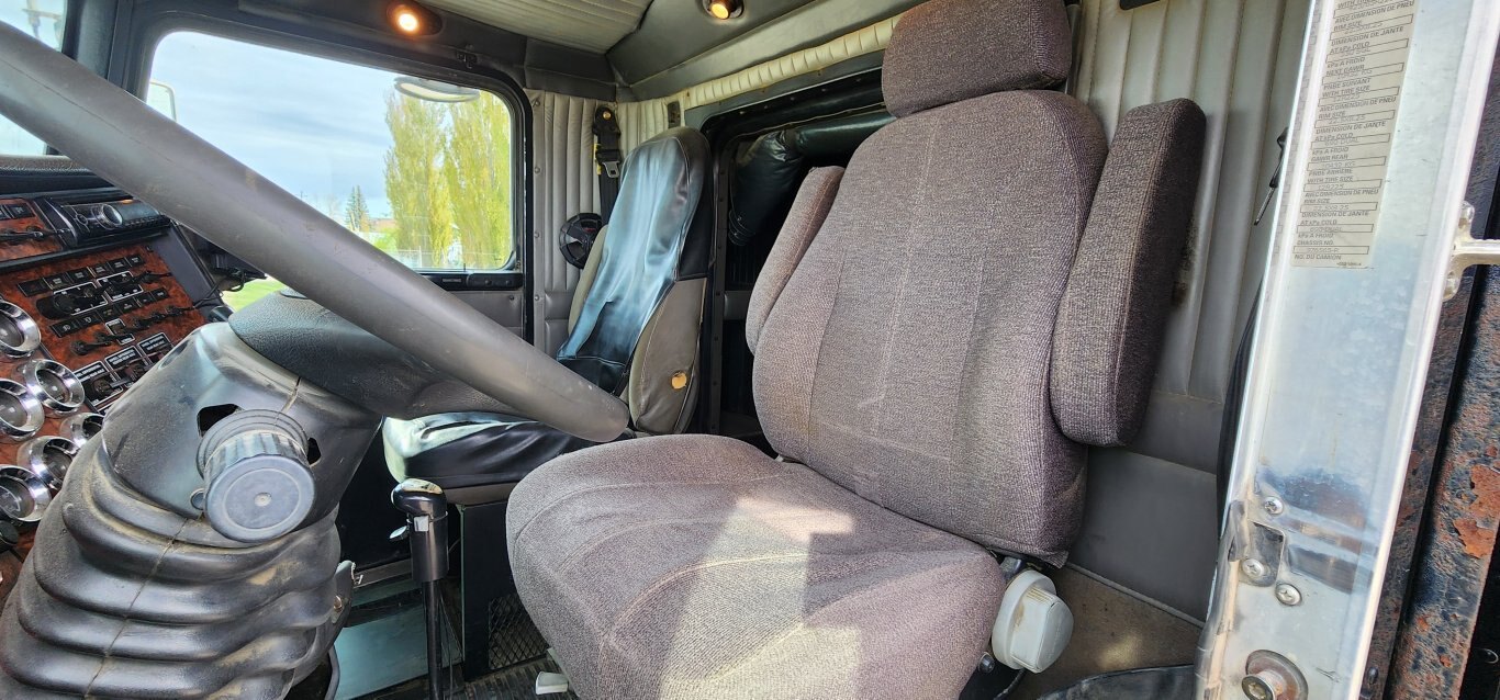 2005 Kenworth T800 Twin Steer Sleeper Boom Truck Tri axle