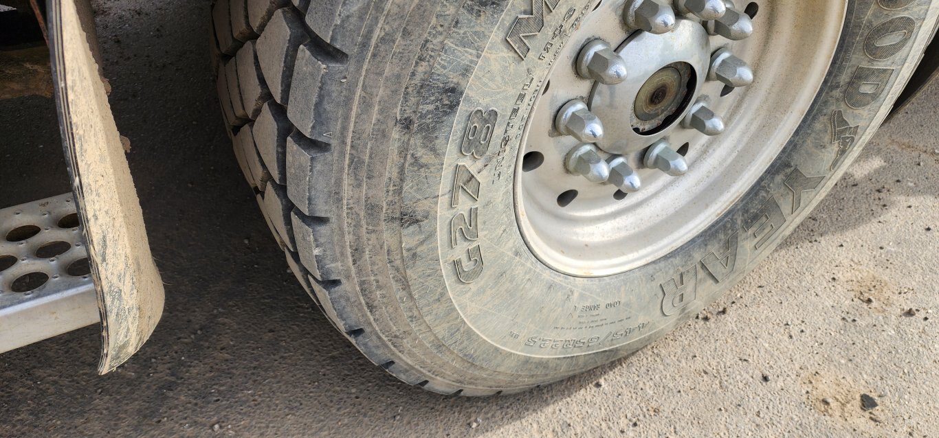 2005 Kenworth T800 Twin Steer Sleeper Boom Truck Tri axle