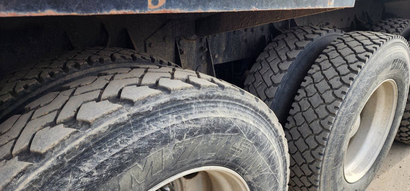 2005 Kenworth T800 Twin Steer Sleeper Boom Truck Tri axle