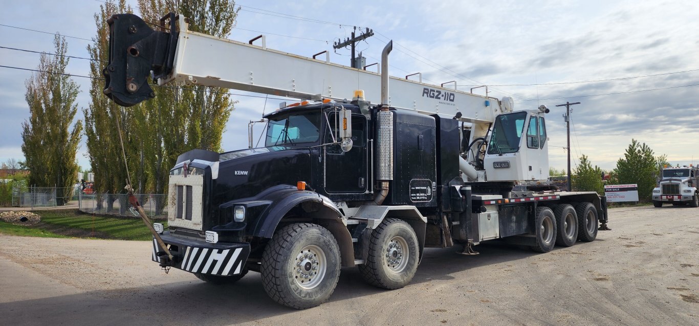 2005 Kenworth T800 Twin Steer Sleeper Boom Truck Tri axle