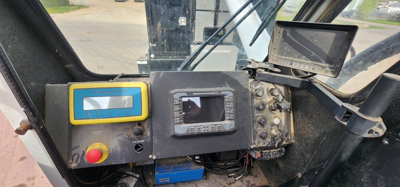 2005 Kenworth T800 Twin Steer Sleeper Boom Truck Tri axle