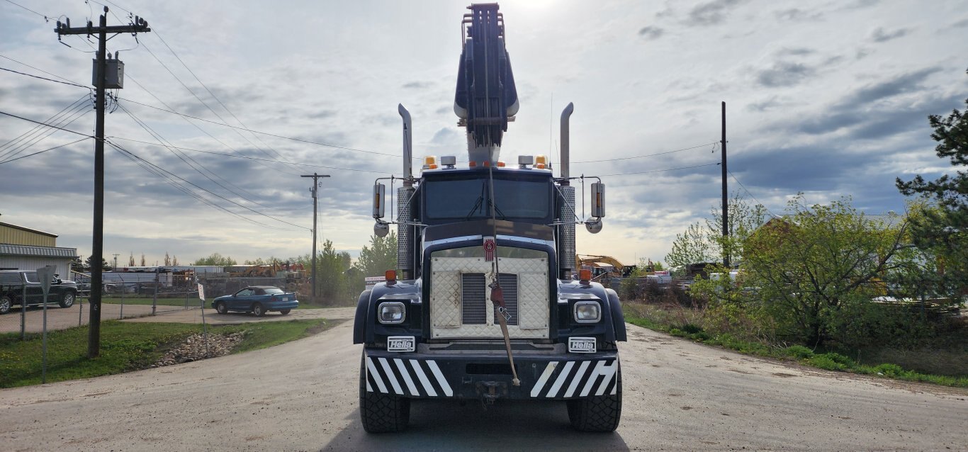2005 Kenworth T800 Twin Steer Sleeper Boom Truck Tri axle