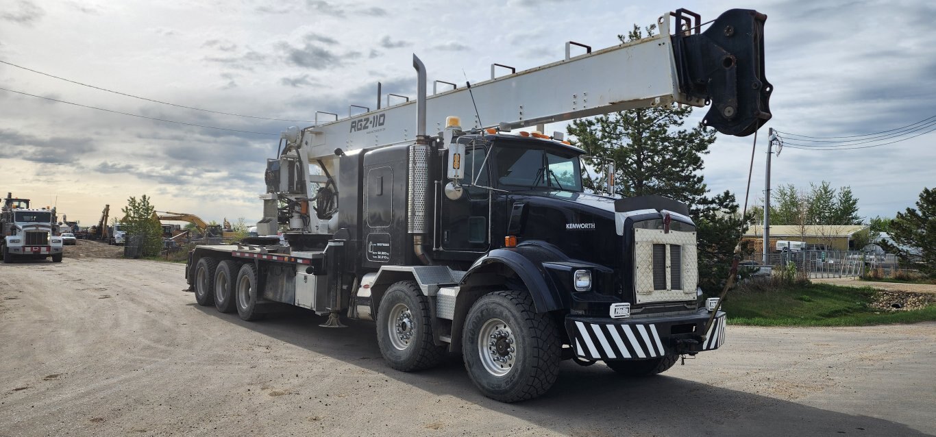 2005 Kenworth T800 Twin Steer Sleeper Boom Truck Tri axle
