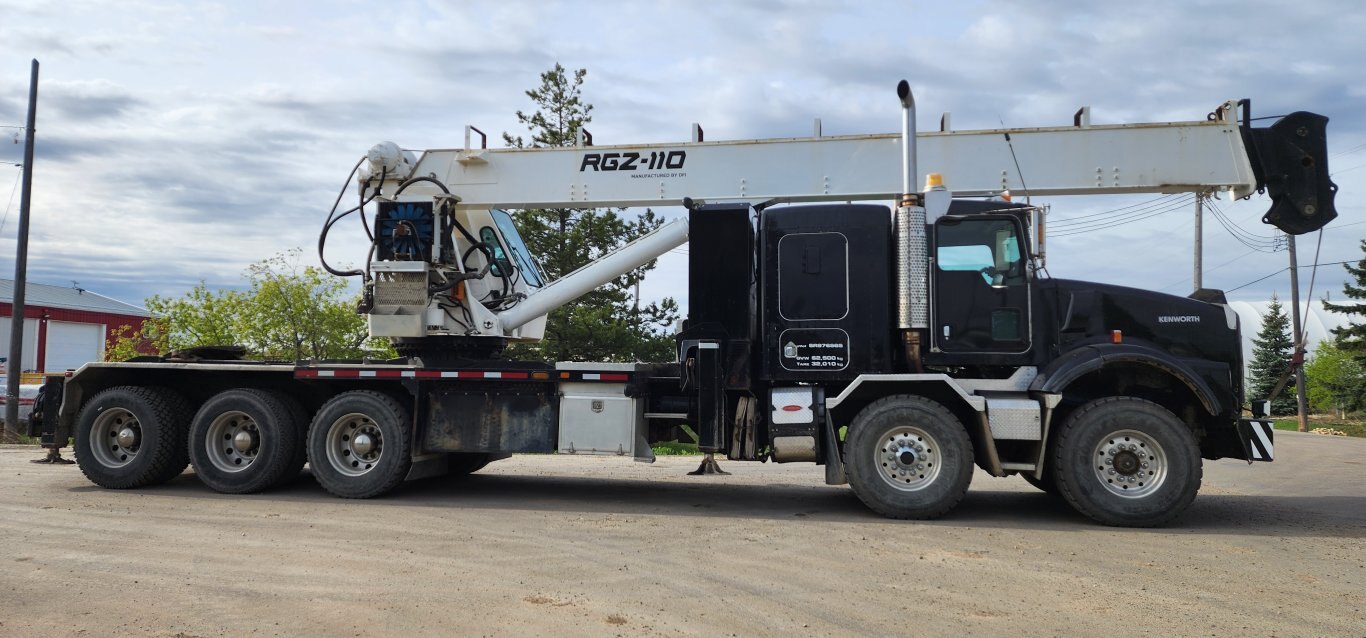 2005 Kenworth T800 Twin Steer Sleeper Boom Truck Tri axle