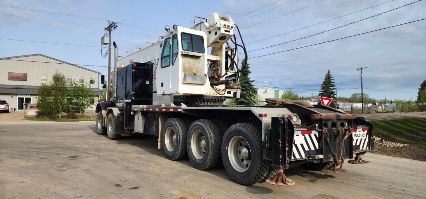 2005 Kenworth T800 Twin Steer Sleeper Boom Truck Tri axle