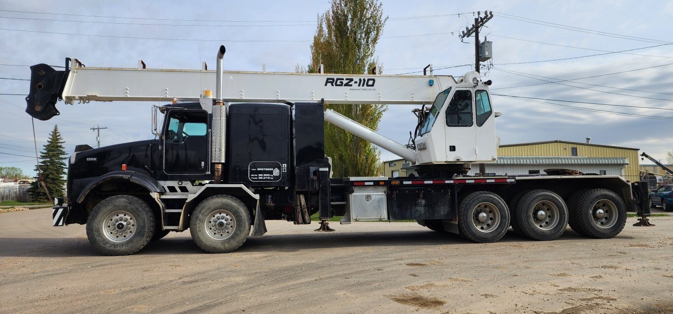 2005 Kenworth T800 Twin Steer Sleeper Boom Truck Tri axle