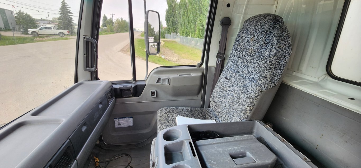 2002 Hino FB1817 S/A Cube Van