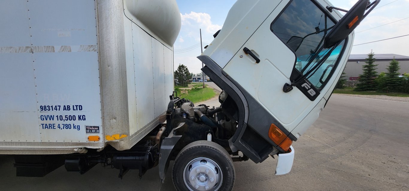 2002 Hino FB1817 S/A Cube Van