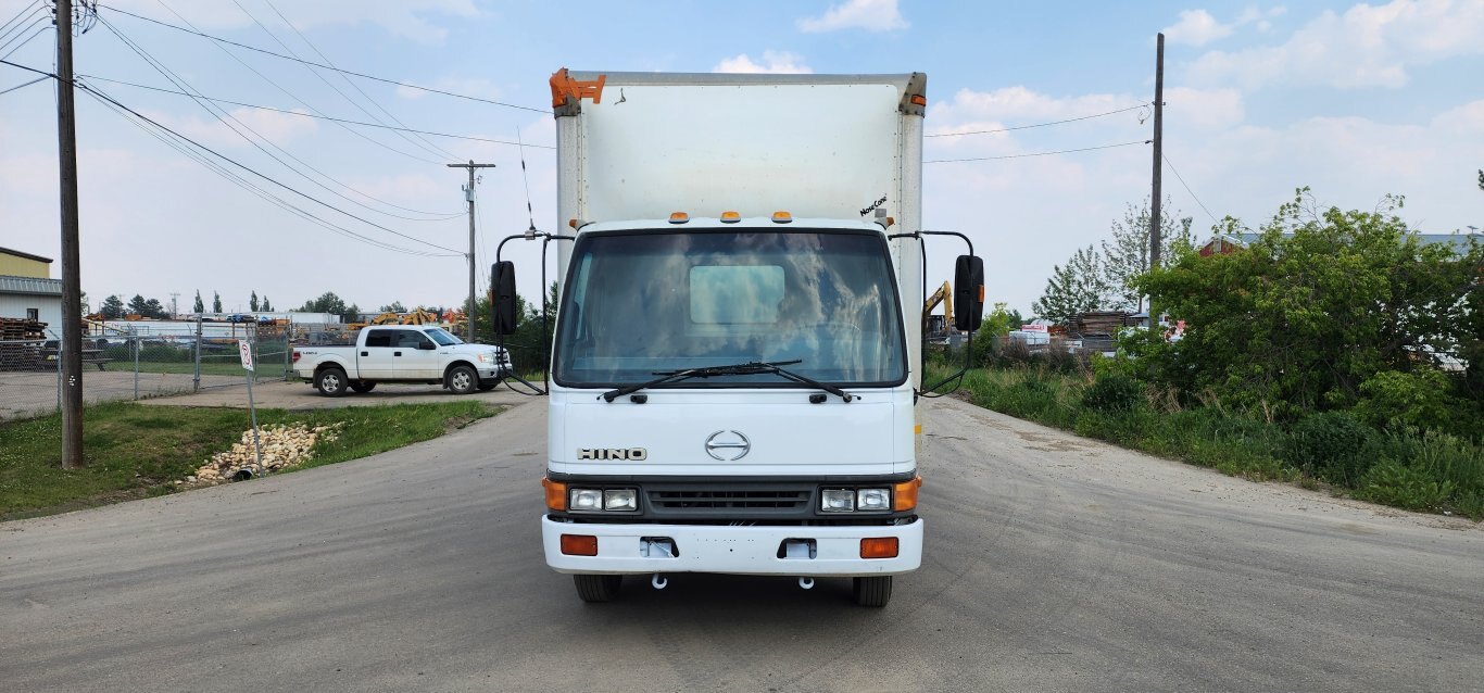 2002 Hino FB1817 S/A Cube Van