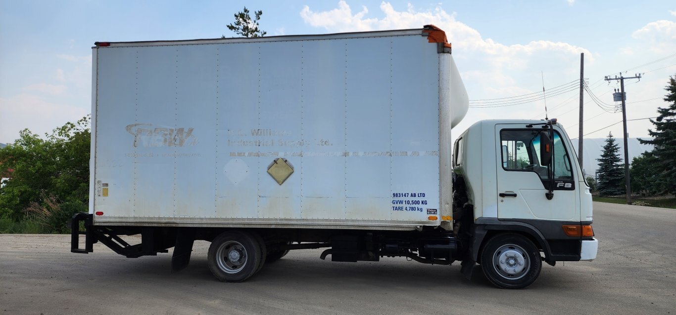 2002 Hino FB1817 S/A Cube Van