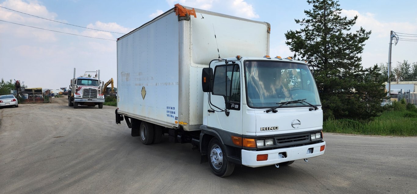 2002 Hino FB1817 S/A Cube Van